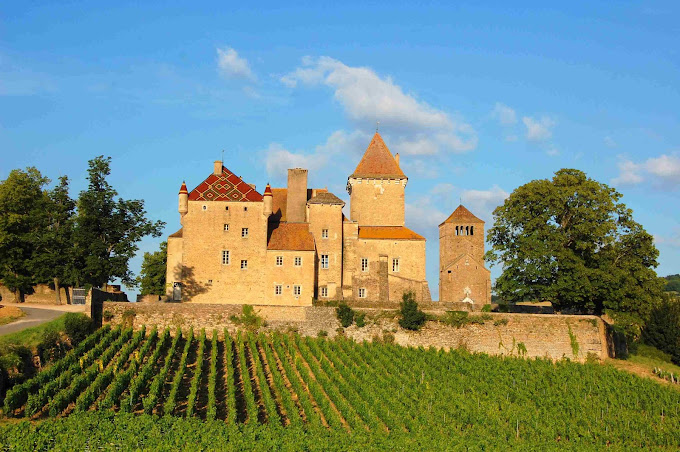 Le Château de Pierreclos en Bourgogne